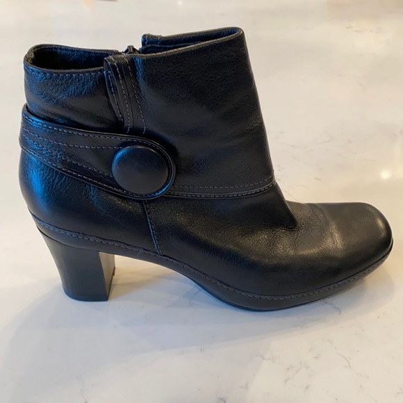 Black booties - Picture 1 of 3